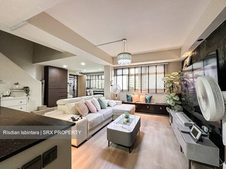 Blk 827 Woodlands Street 81 (Woodlands), HDB Executive #585007101